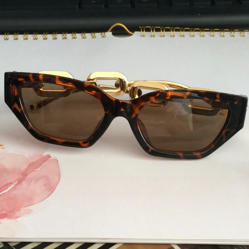 Retro Cat Eye Tortoise Sunglasses 😎